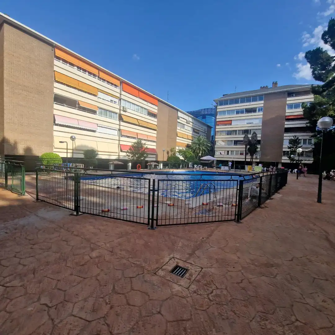Swimming pool of Flat for sale in Madrid  with Air Conditioner, Heating and Private garden