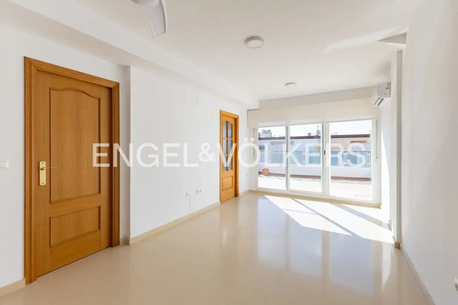 Ático de alquiler en Rafelbuñol / Rafelbunyol con Aire acondicionado, Calefacción y Jardín privado