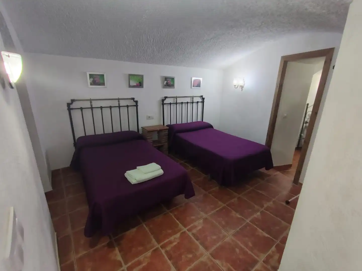 Dormitori de Finca rústica en venda en Guadix amb Moblat, Forn i Piscina comunitària