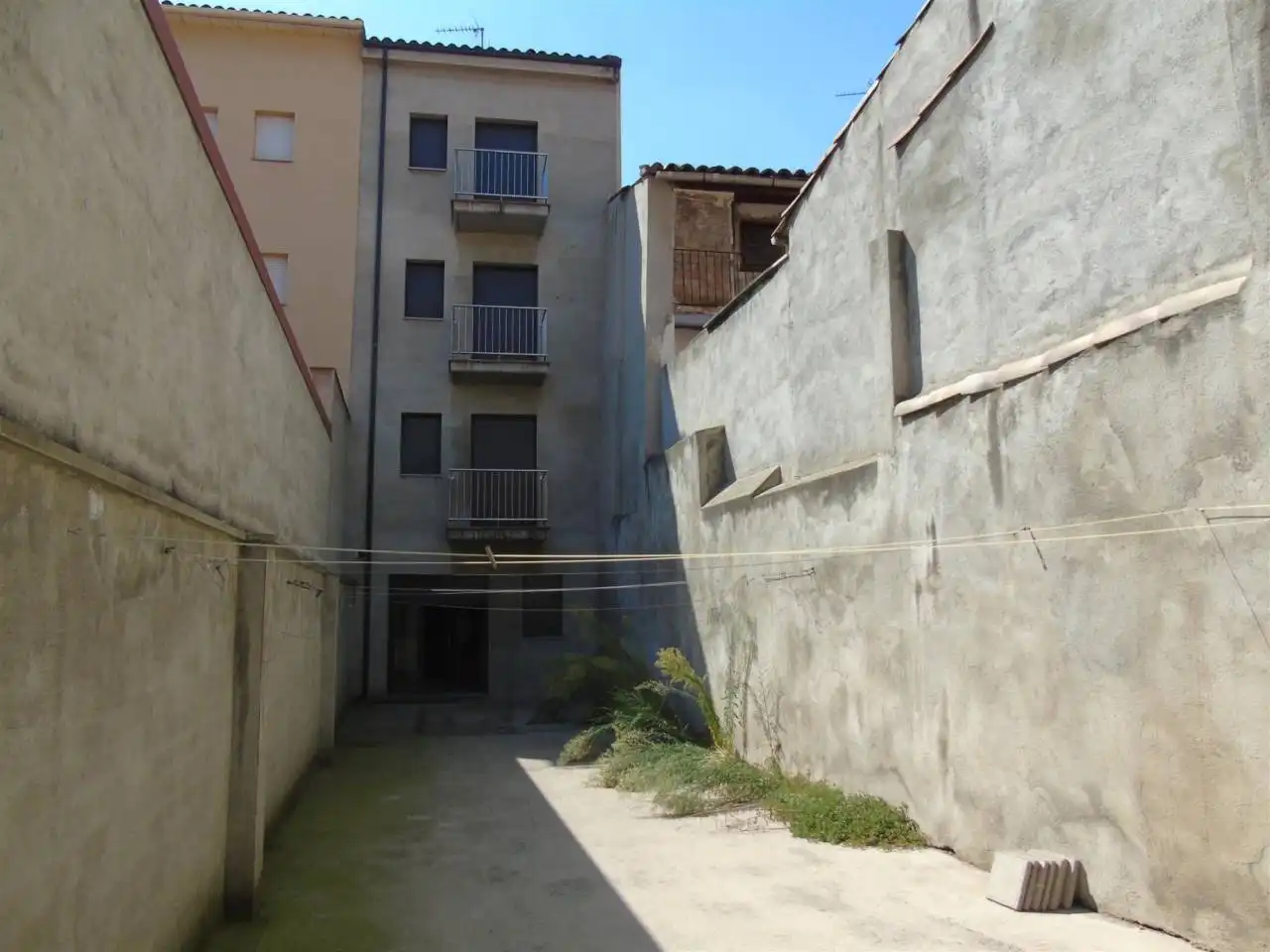 Vista exterior de Edifici en venda en Vic