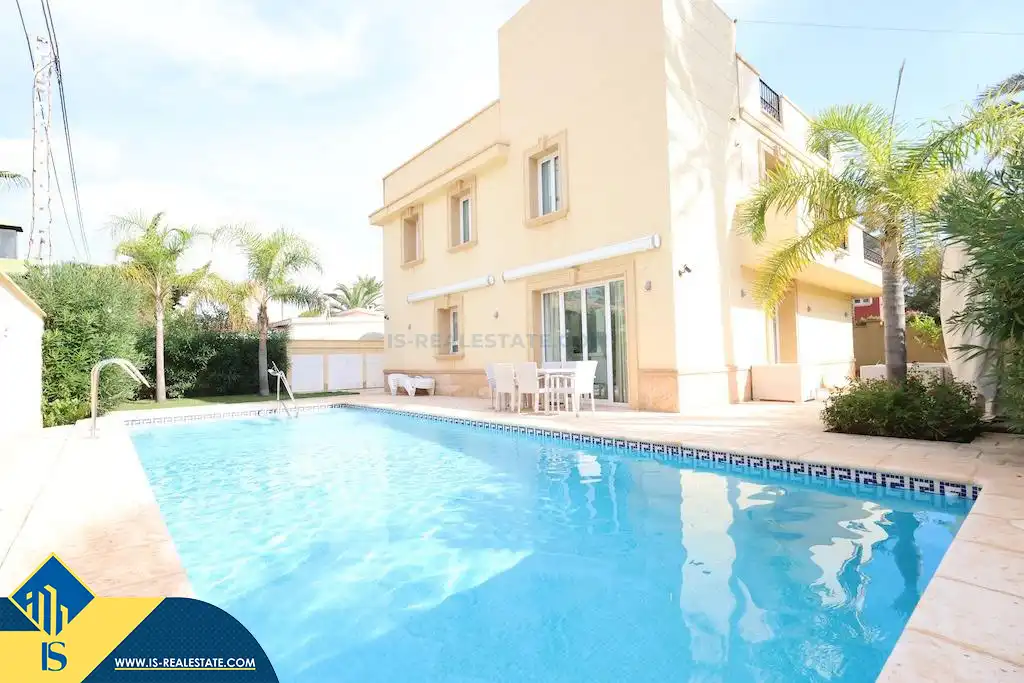 Villa mit Pool zum Verkauf in Orihuela Costa