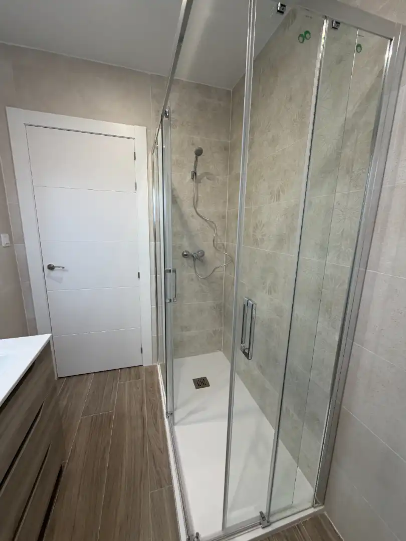 Baño de Piso de alquiler en Úbeda con Aire acondicionado, Trastero y Amueblado