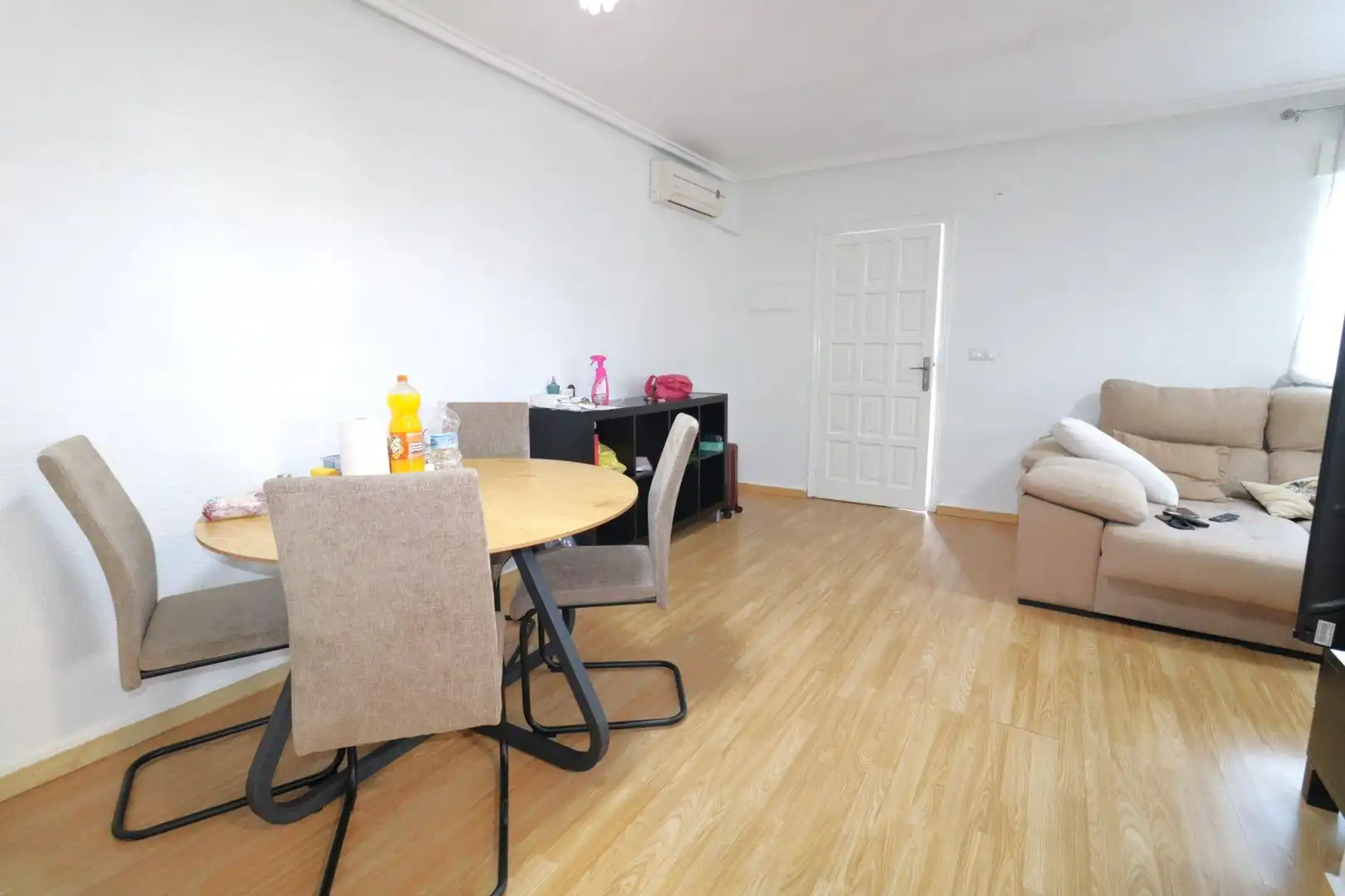 Sala de estar de Piso en venta en Torrevieja con Jardín privado, Amueblado y Piscina comunitaria