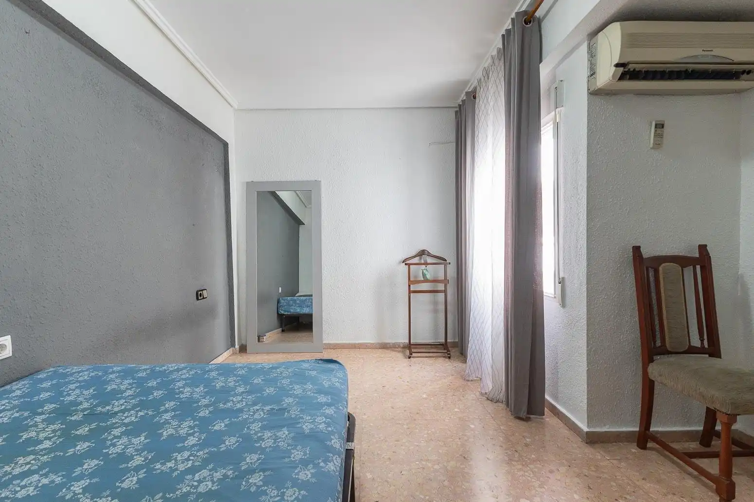 Habitación de Piso en venta en Valencia con Aire acondicionado, Amueblado y Balcón