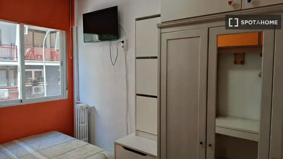 Schlafzimmer von Wohnung zur untervermieten in Madrid mit Klimaanlage, Terrasse und Möbliert