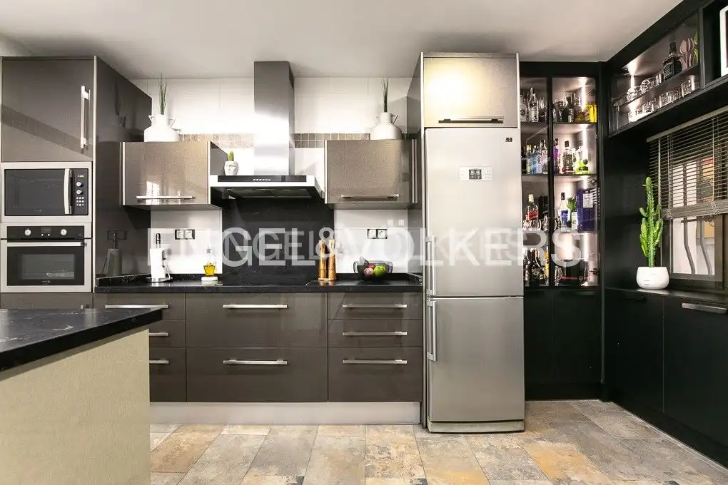 Cocina de Casa o chalet en venta en Valencia con Aire acondicionado, Calefacción y Jardín privado