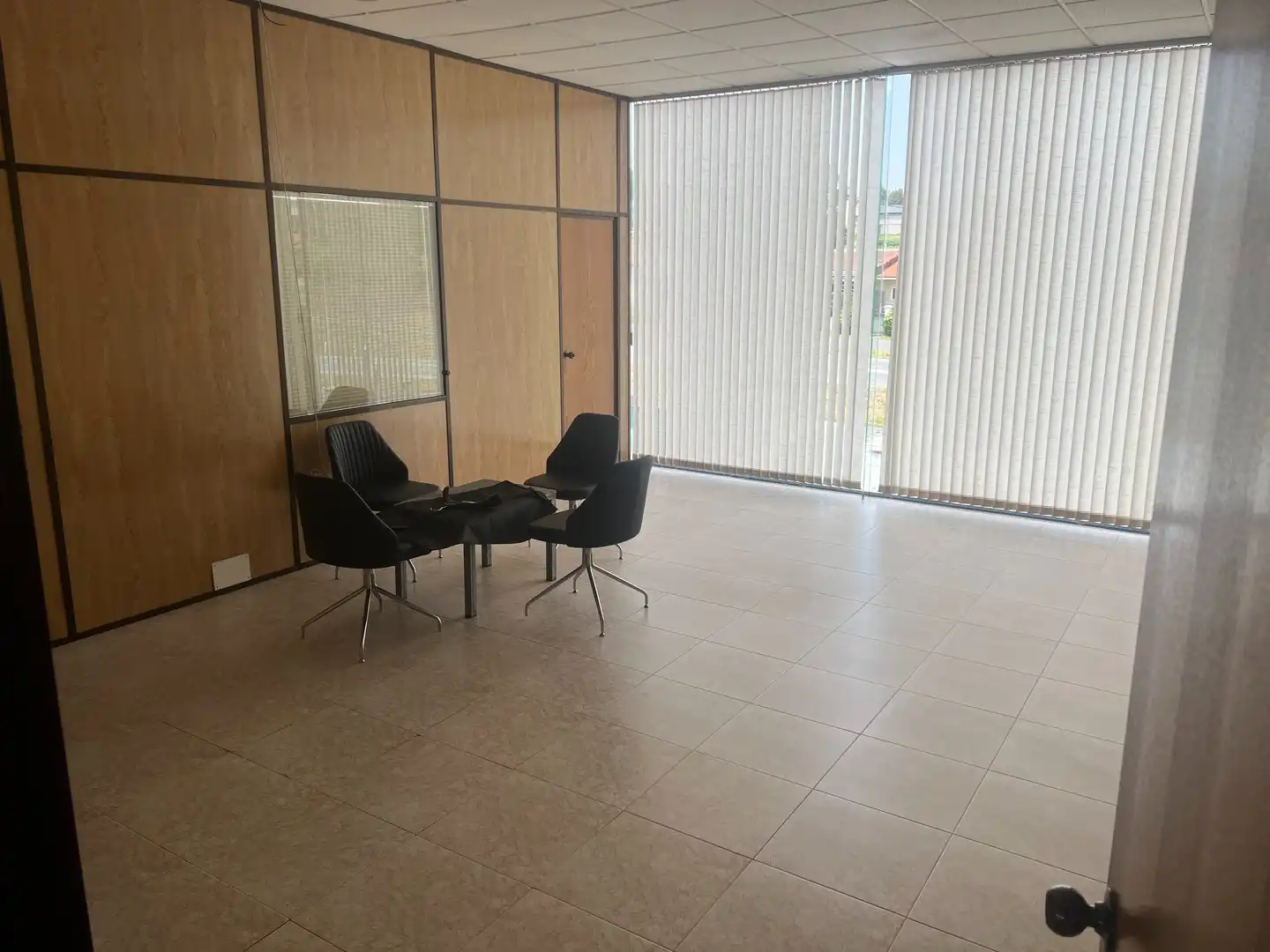 Fabrikhallen zur Miete in Ordes