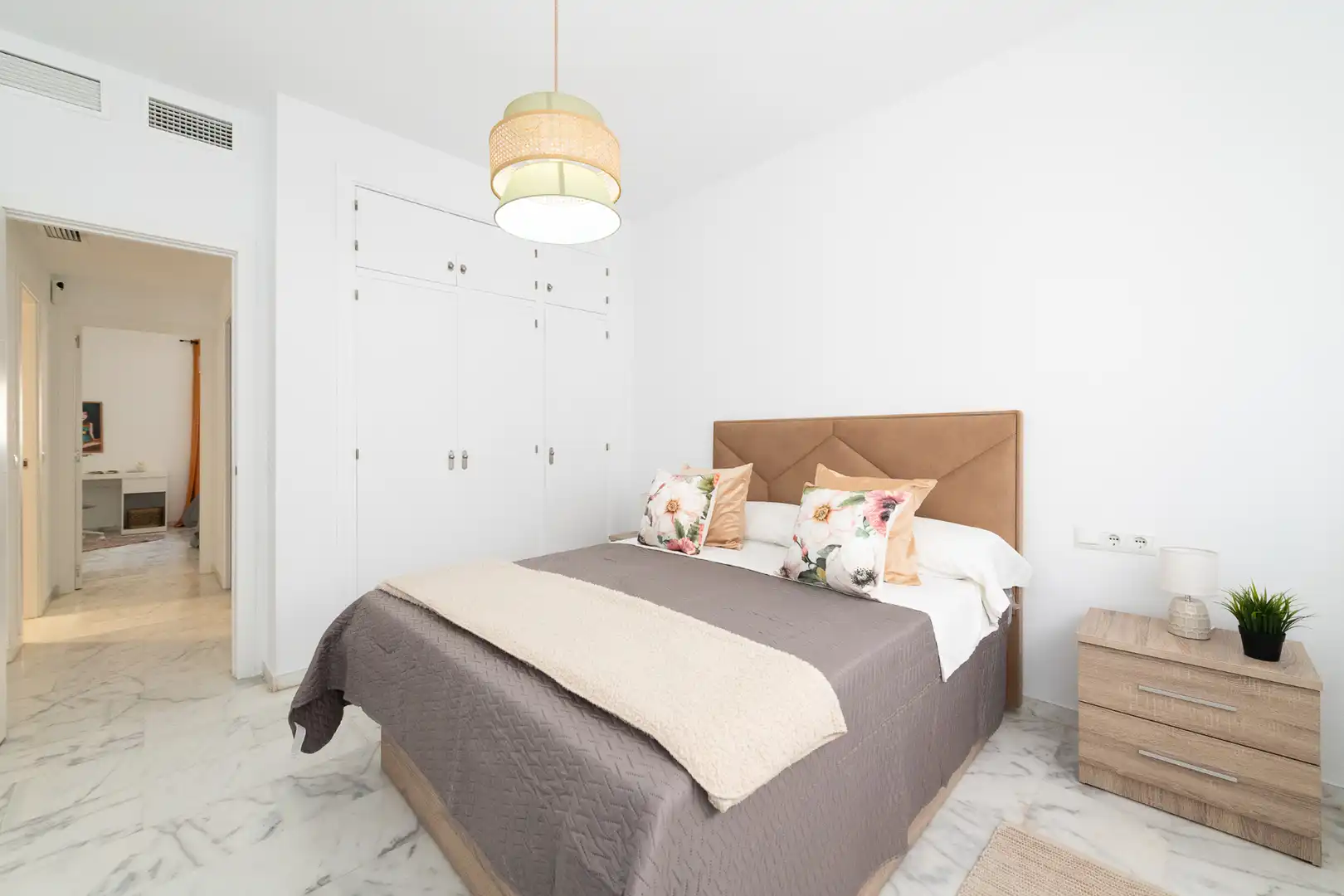 Habitación de Piso en venta en Estepona con Amueblado, Lavadora y Microondas