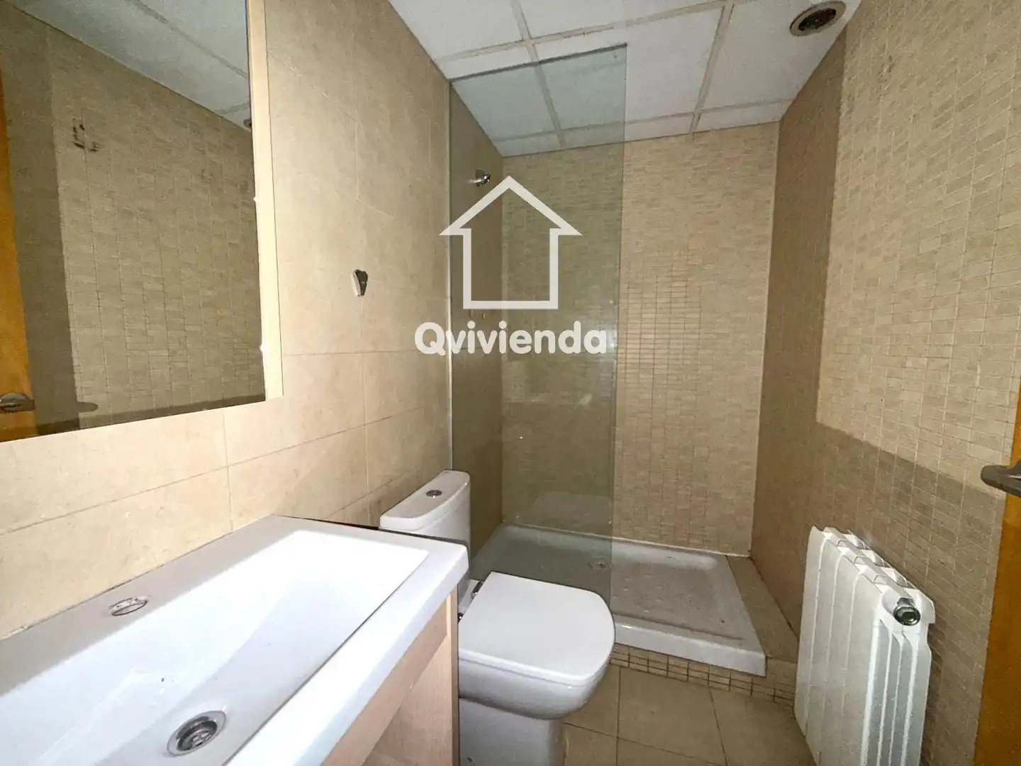 Baño de Piso en venta en Montcada i Reixac con Terraza