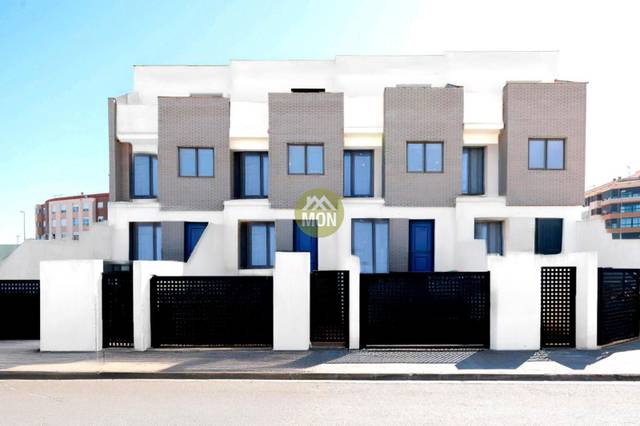 Casa adosada en Venta en Onda