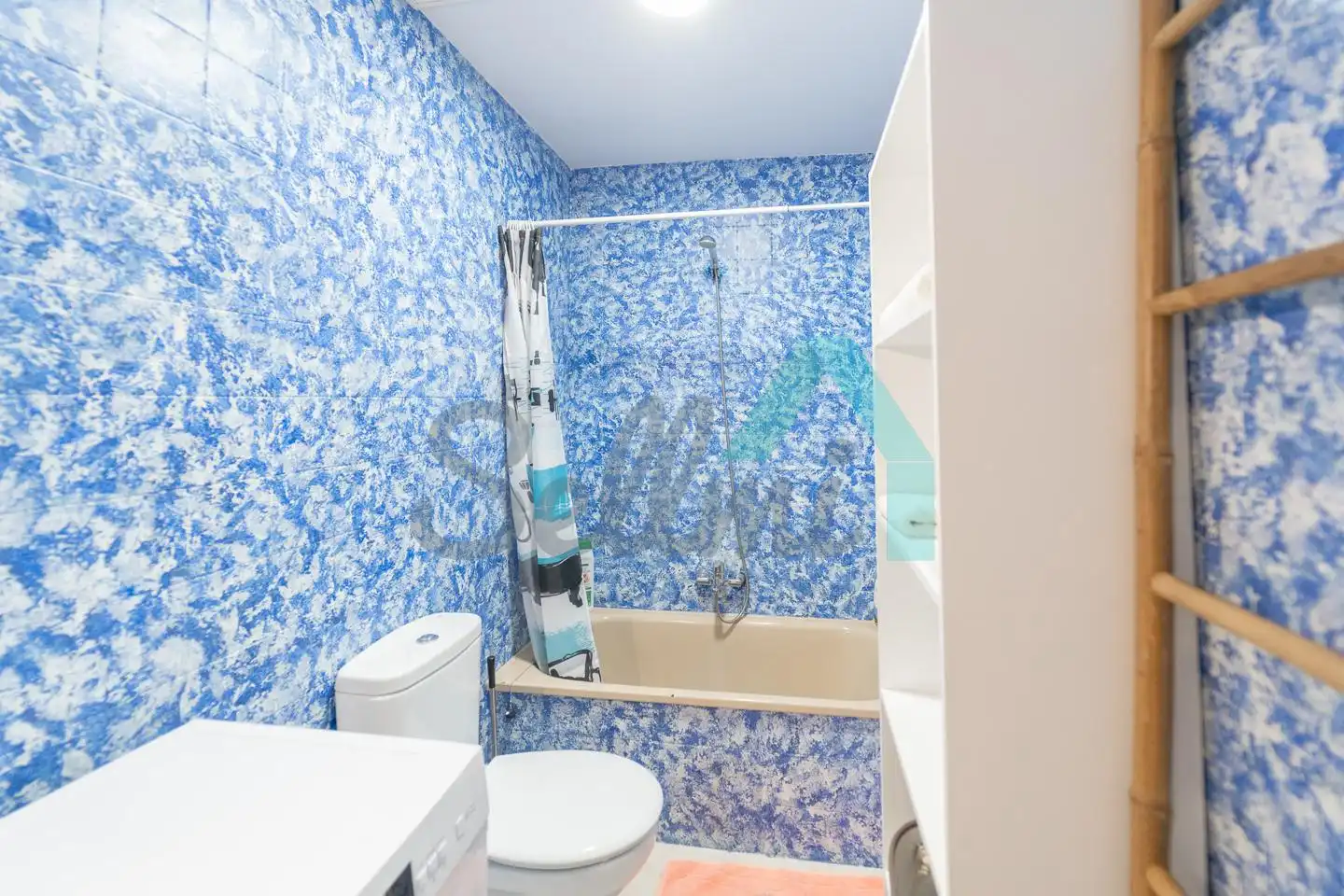 Bathroom of Flat for rent in Oviedo   with Heating, Parquet flooring and Furnished