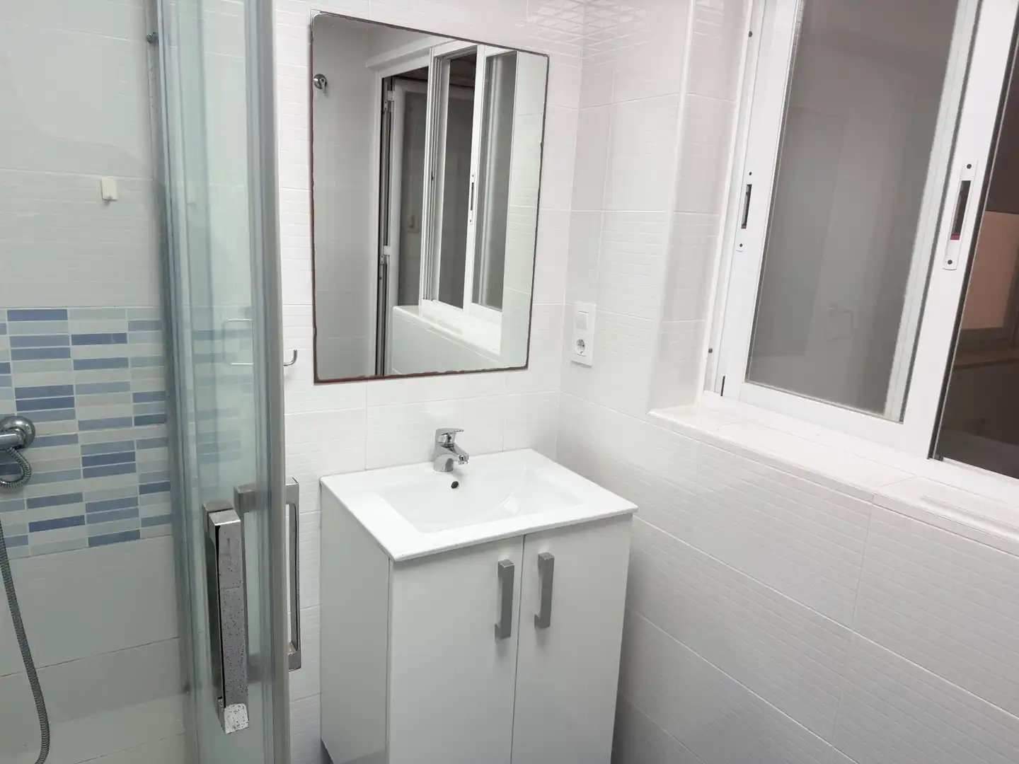 Badezimmer von Wohnung zum Verkauf in Almería mit Balkon