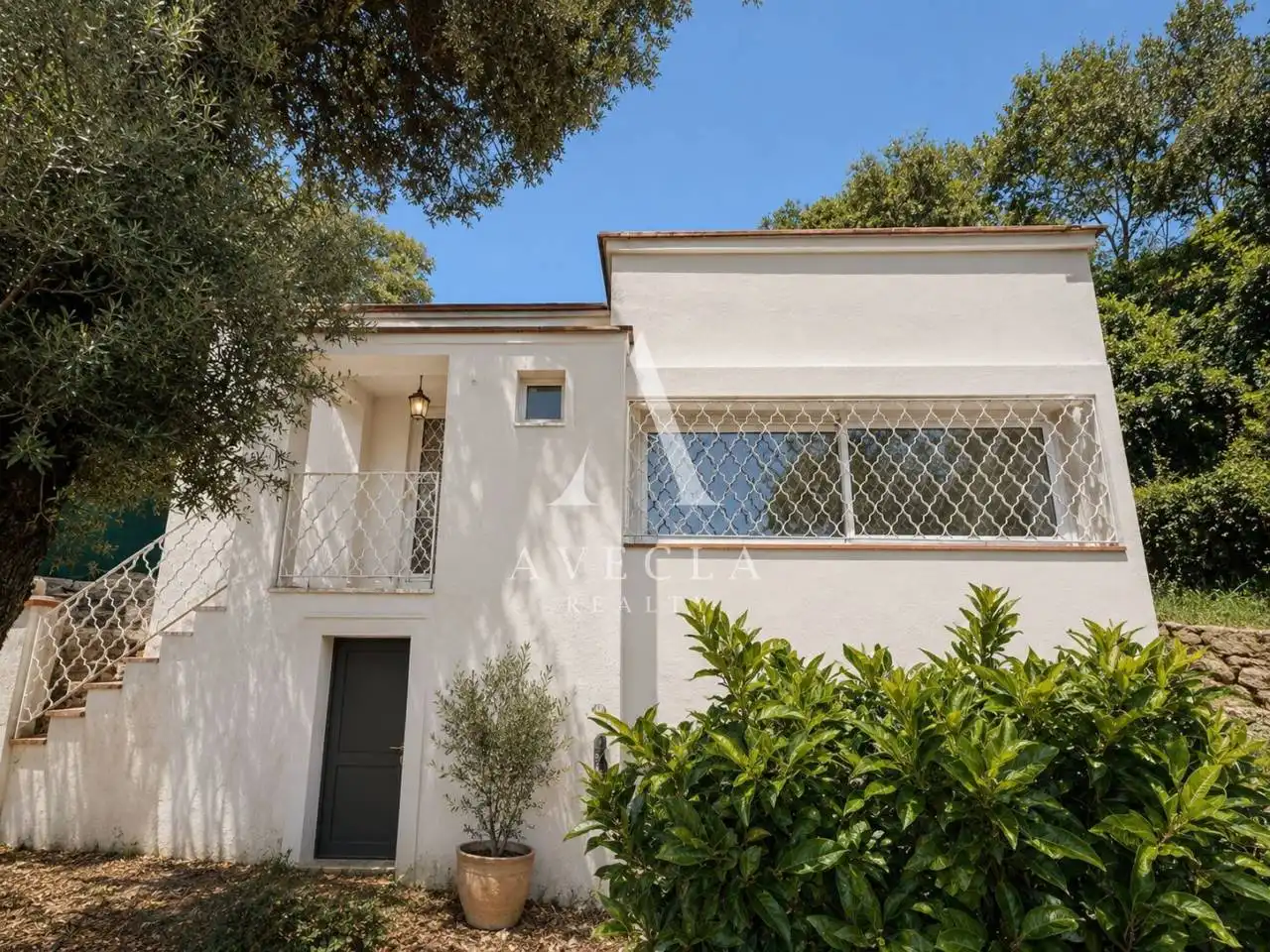 Vista exterior de Casa o xalet en venda en Sant Cugat del Vallès amb Jardí privat i Piscina