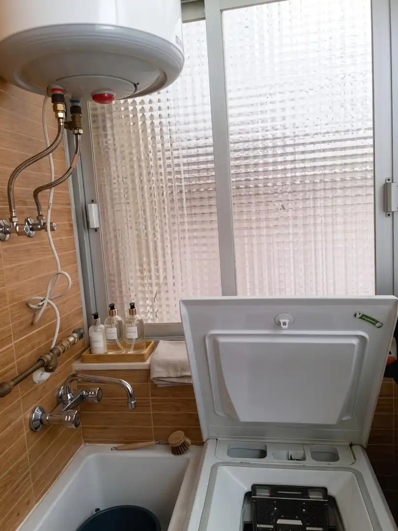 Bathroom of Flat for rent in Granada  with Air Conditioner, Heating and Furnished