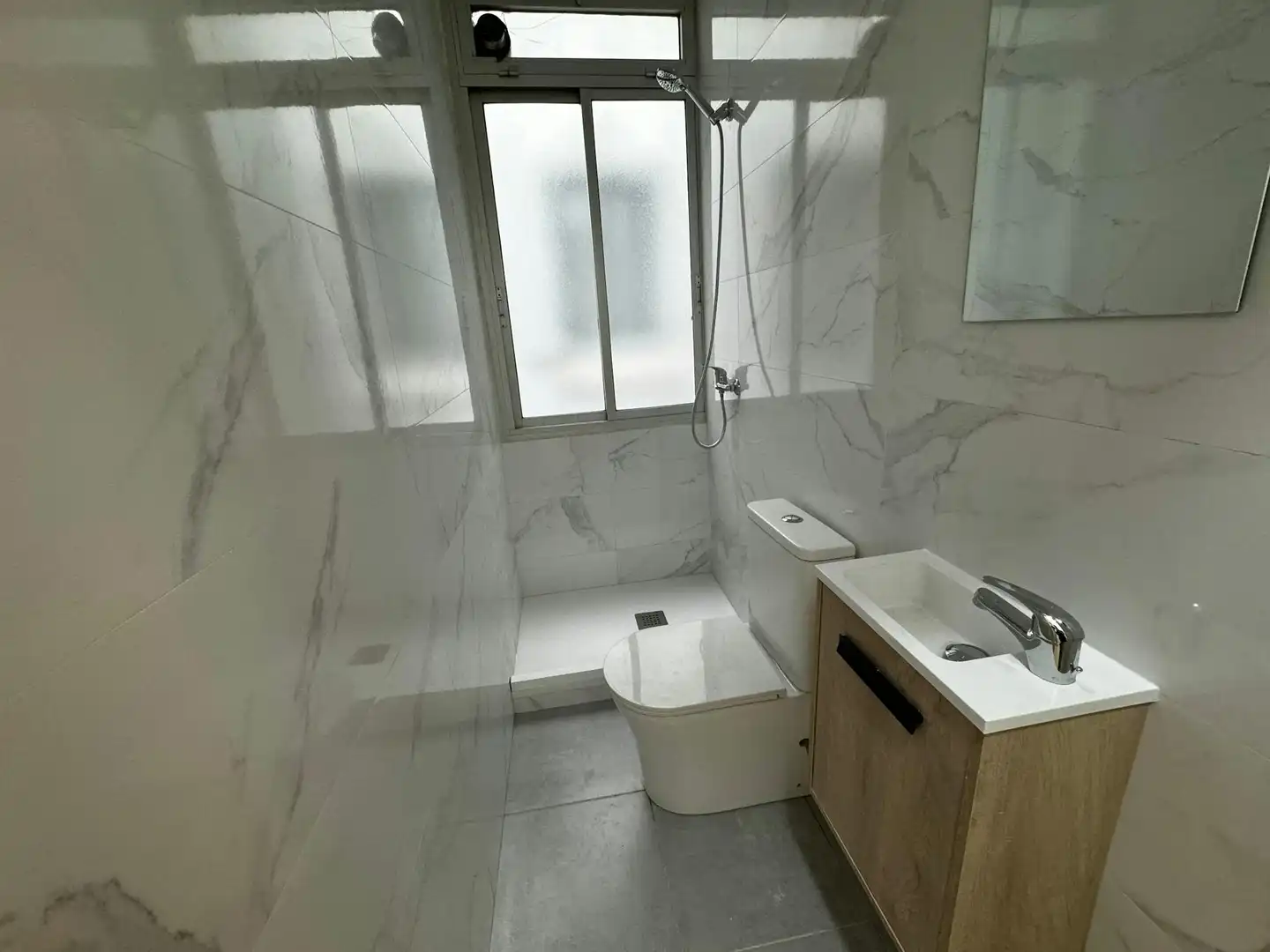 Baño de Piso para compartir en Madrid con Aire acondicionado, Calefacción y Lavadora