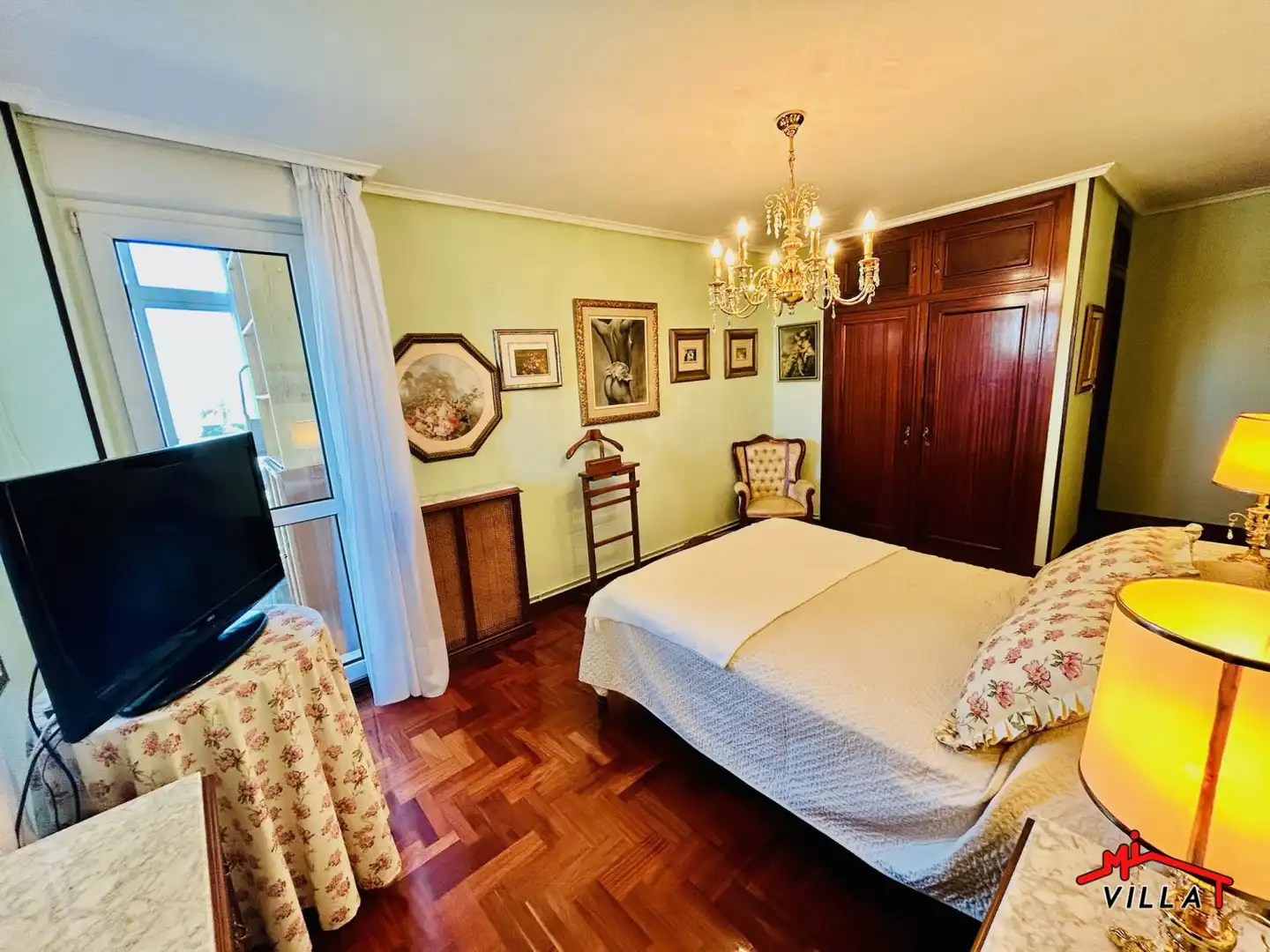 Habitación de Piso en venta en Laredo con Calefacción, Terraza y Amueblado