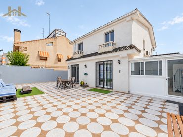 Villa avec balcon à vendre à Centro