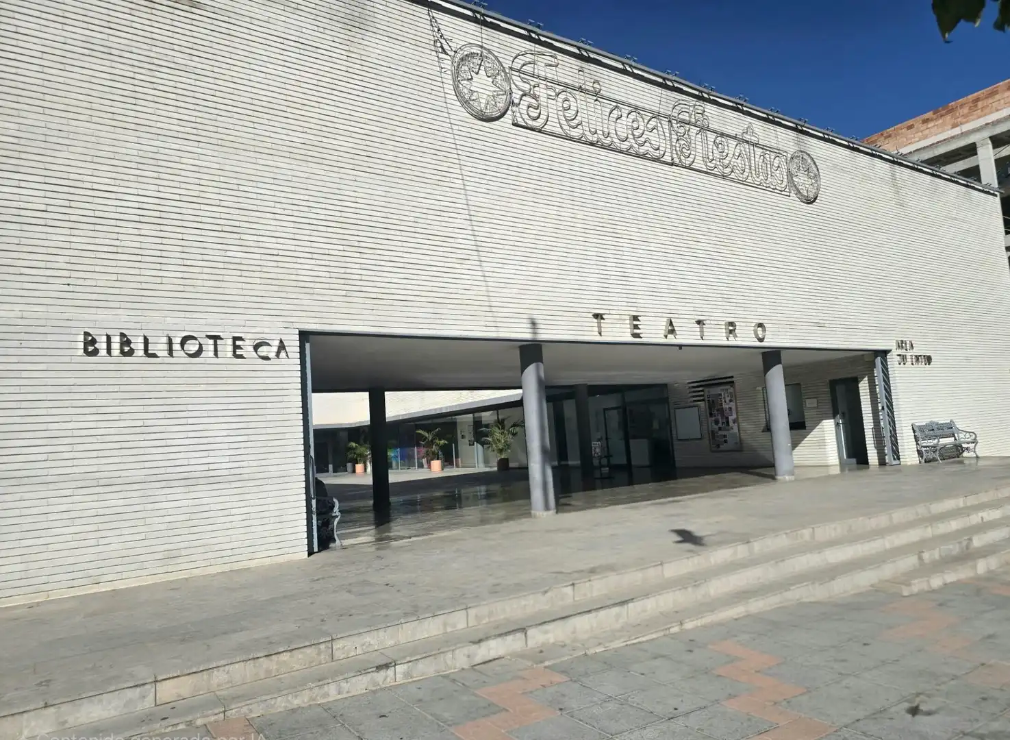 Vista exterior de Pis en venda en Mijas amb Aire condicionat, Jardí privat i Terrassa