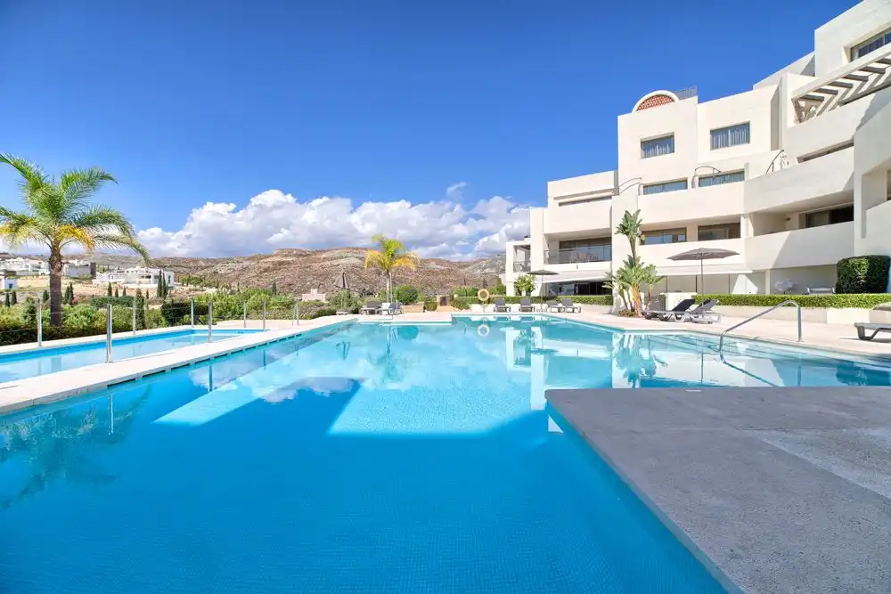 Swimming pool of Apartments for sale in Benahavís  with Air Conditioner, Heating and Private garden
