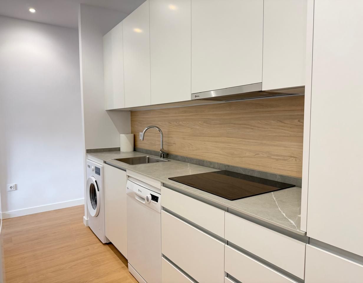 Kitchen of Flat to rent in  Madrid Capital  with Air Conditioner