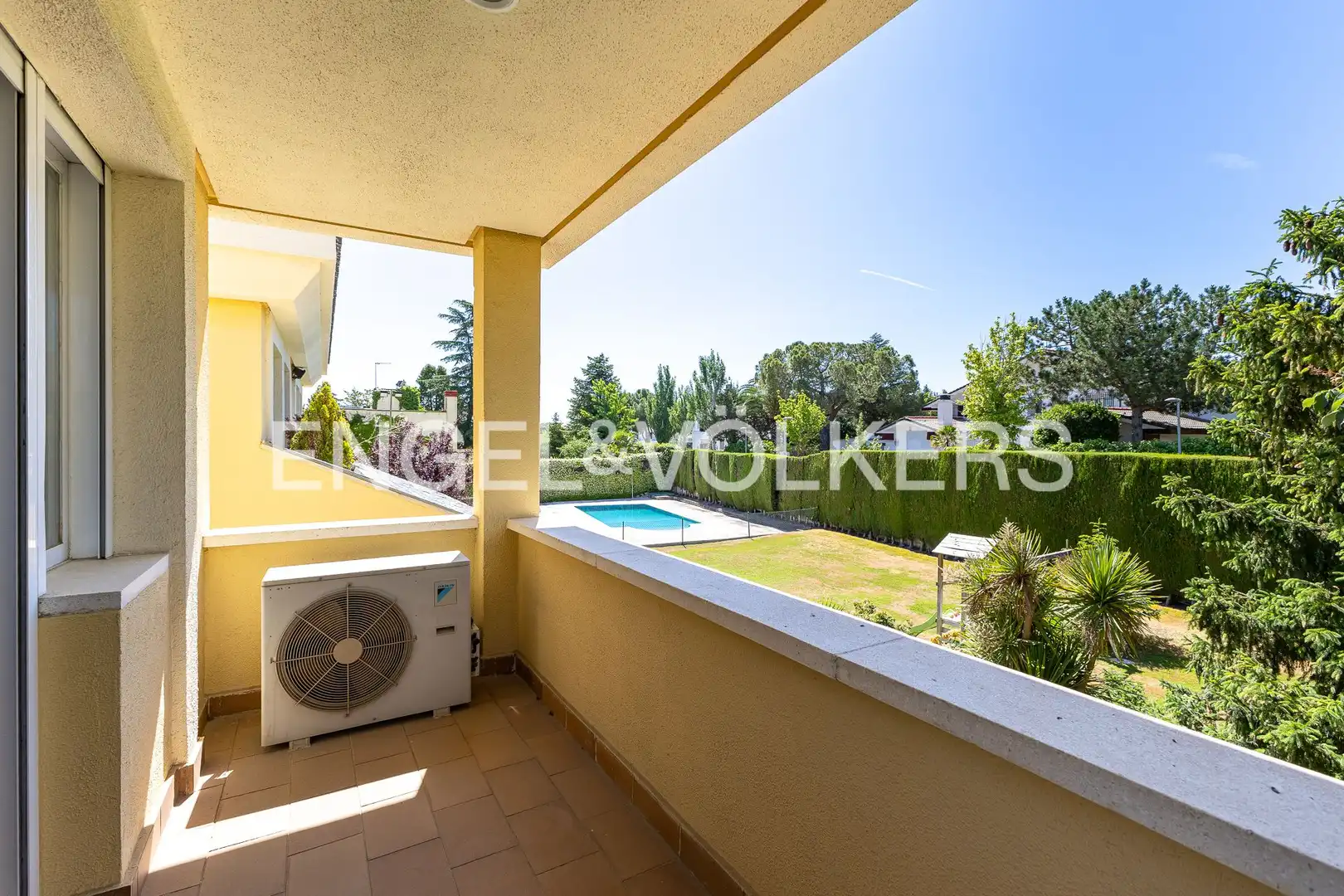 Piscina de Casa o xalet en venda en La Moraleja amb Aire condicionat, Calefacció i Jardí privat