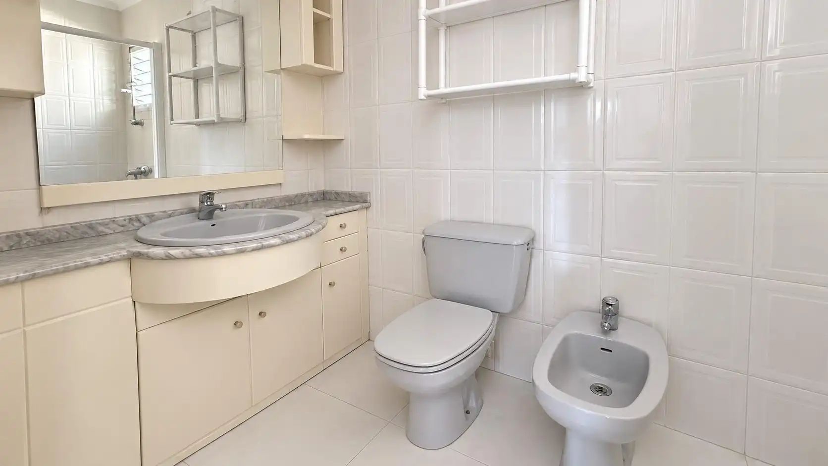Bany de Apartament en venda en Cartagena amb Moblat