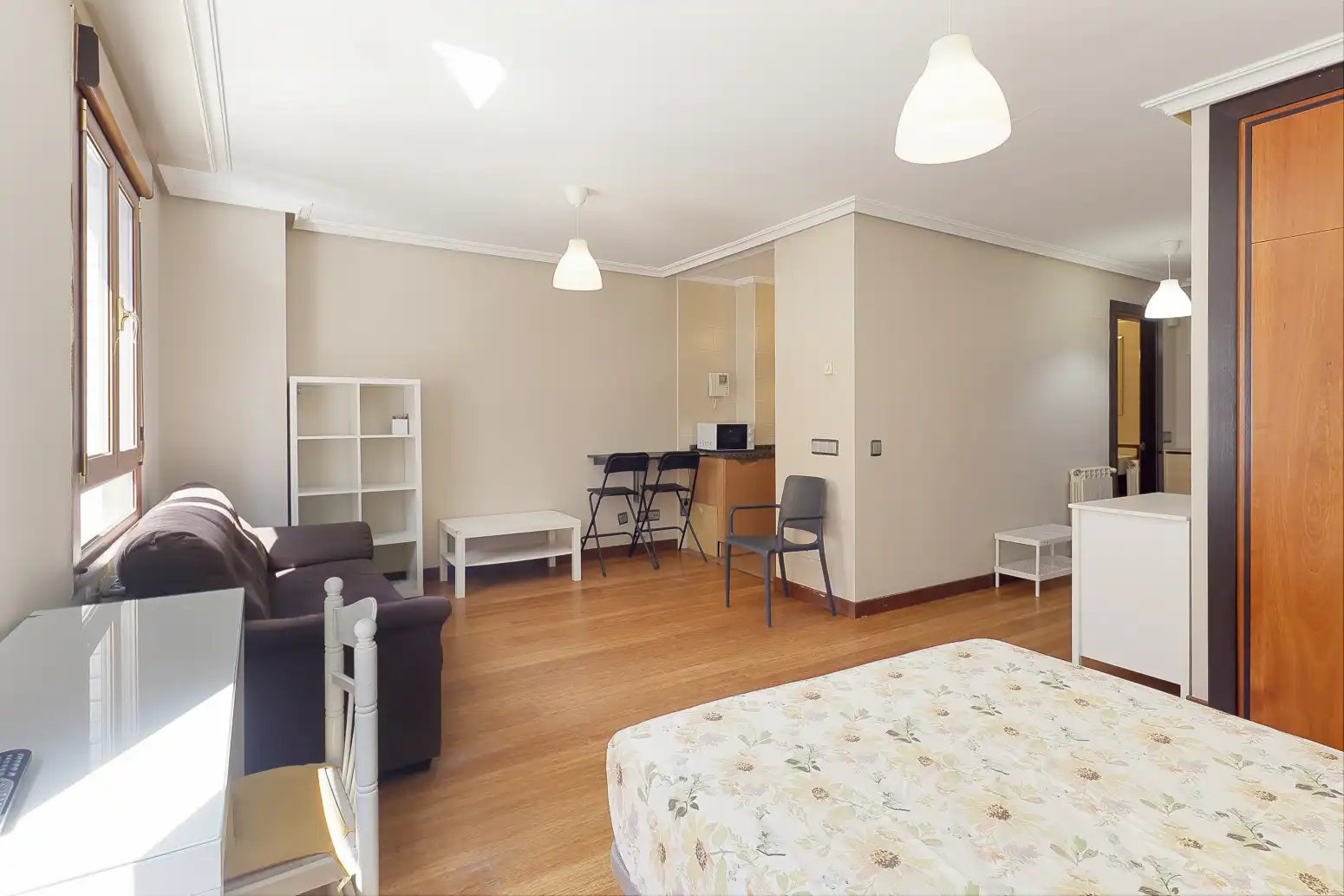 Habitación de Piso en venta en Oviedo  con Calefacción y Amueblado