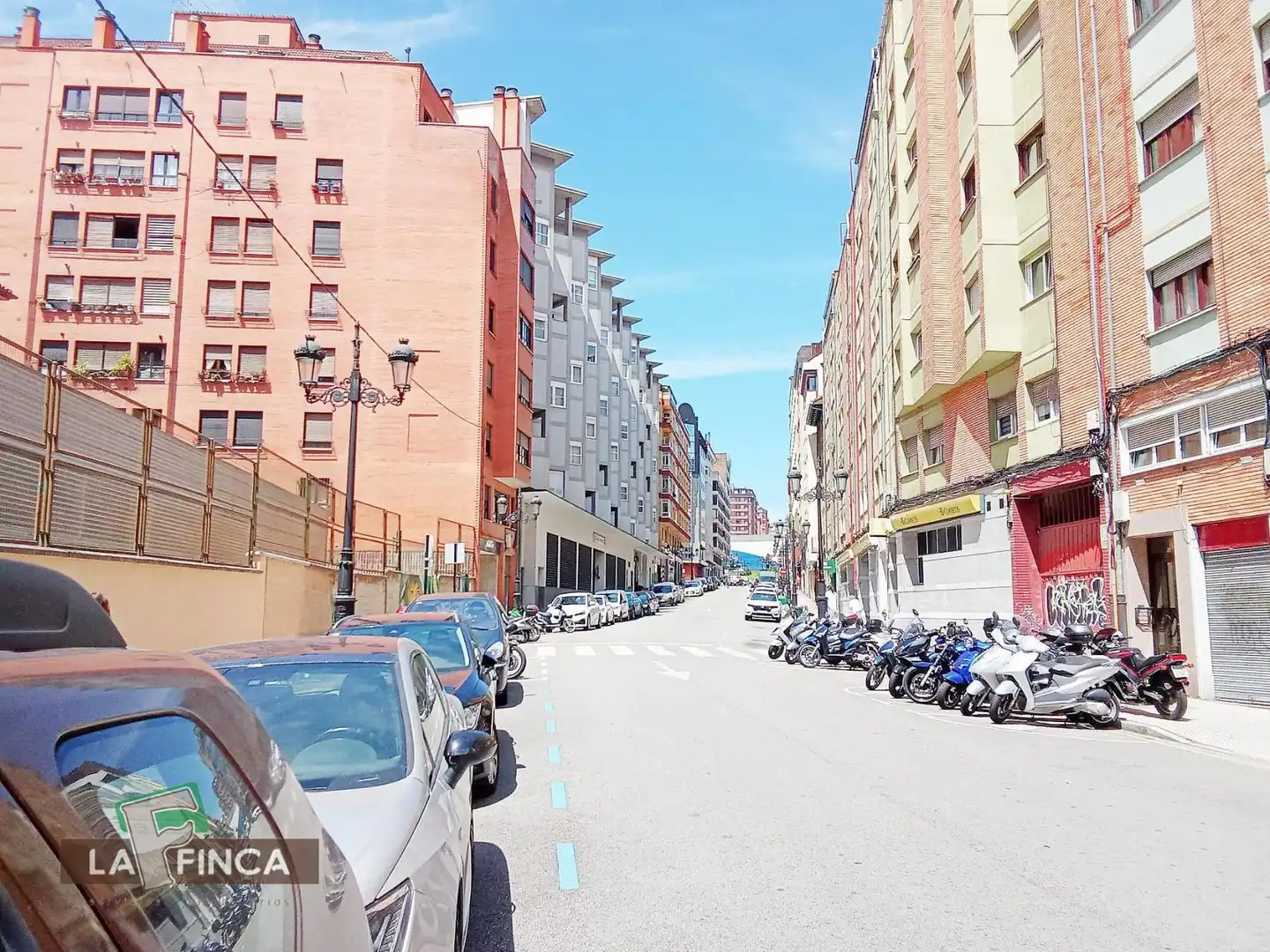Vista exterior de Piso en venta en Oviedo  con Calefacción y Terraza