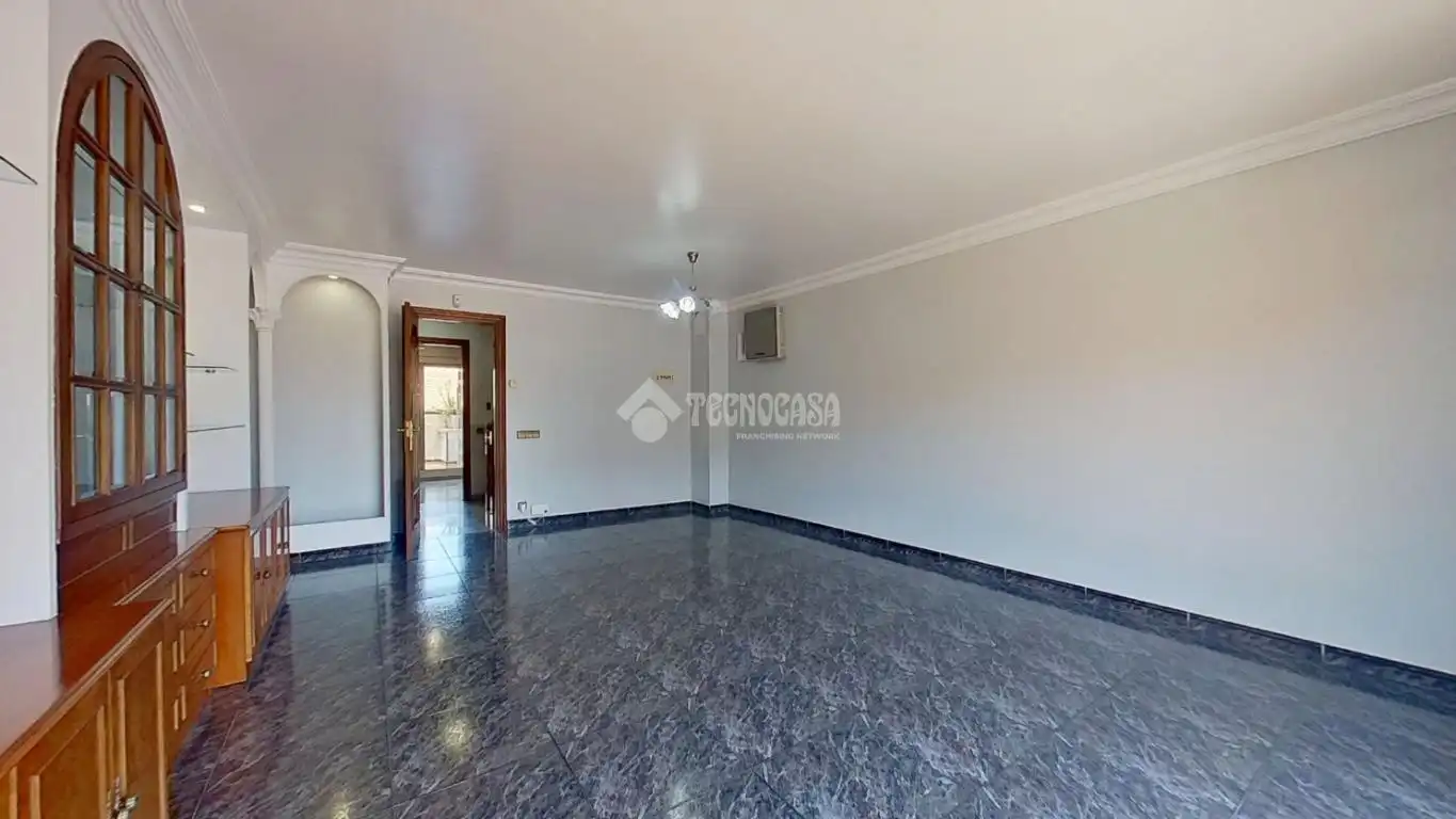 Dormitori de Casa adosada en venda en Cerdanyola del Vallès