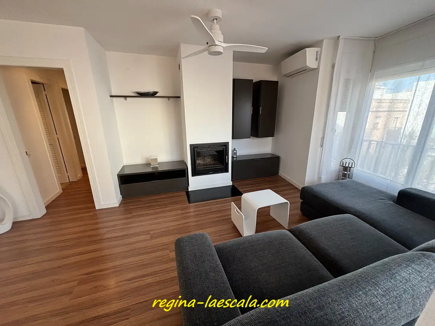 Living room of Flat for sale in L'Escala  with Heating, Parquet flooring and Terrace