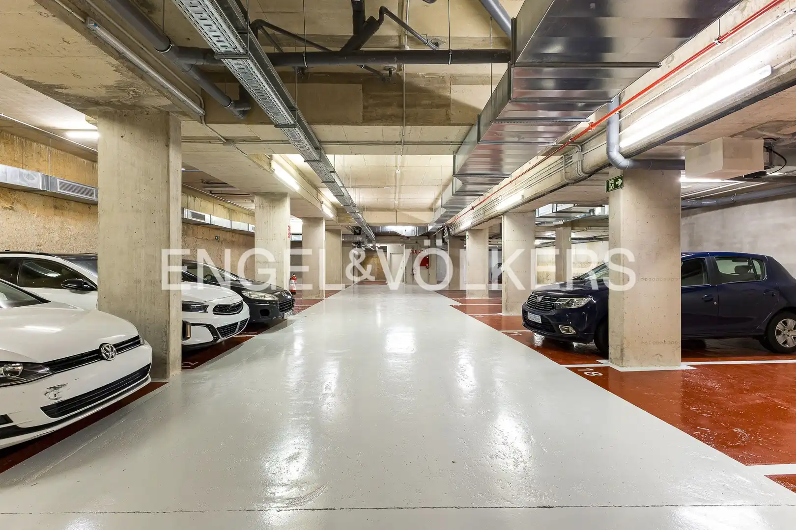 Parkplatz von Wohnung zum Verkauf in L'Hospitalet de Llobregat mit Klimaanlage, Heizung und Terrasse