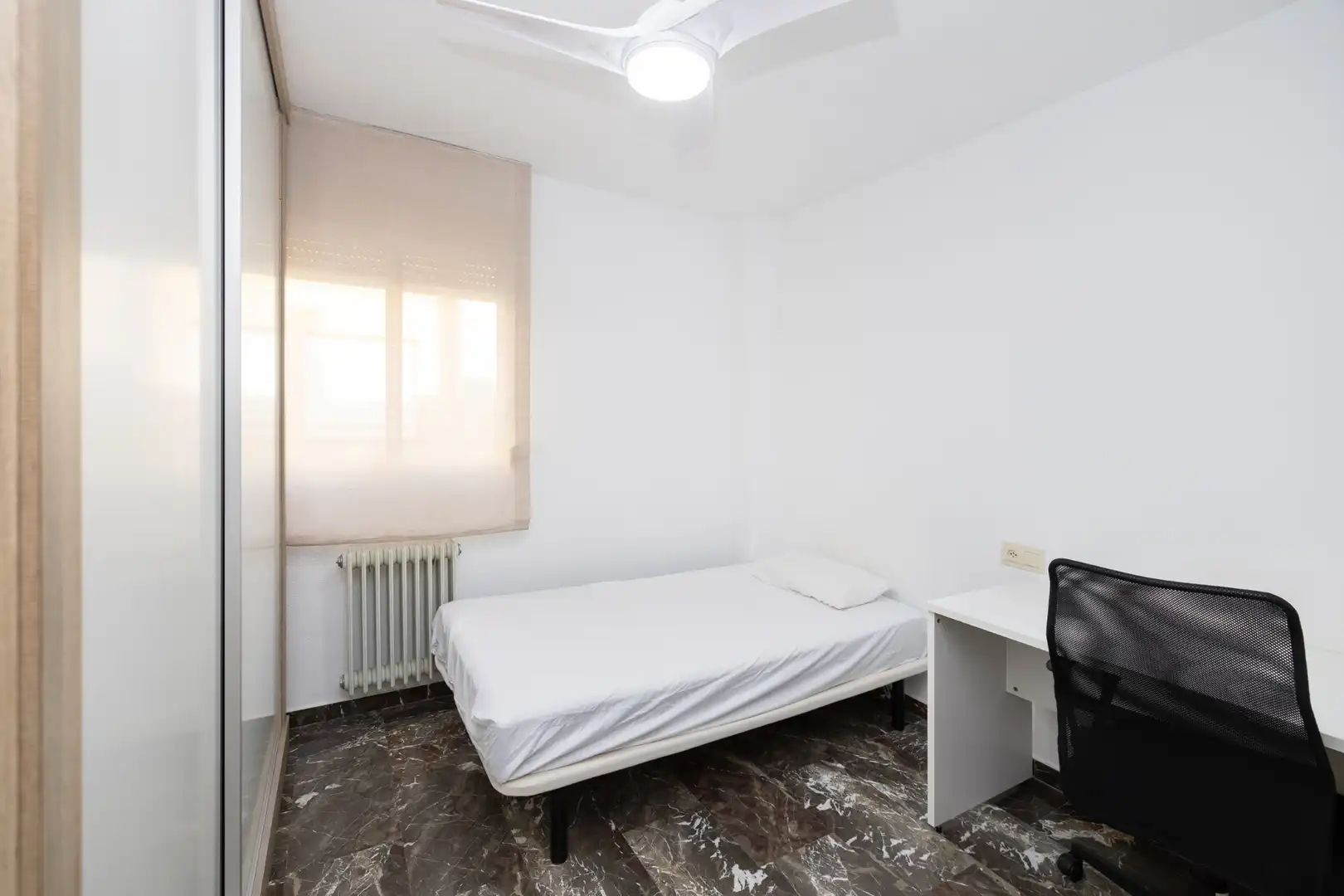 Bedroom of Flat for rent in Granada  with Air Conditioner, Heating and Terrace