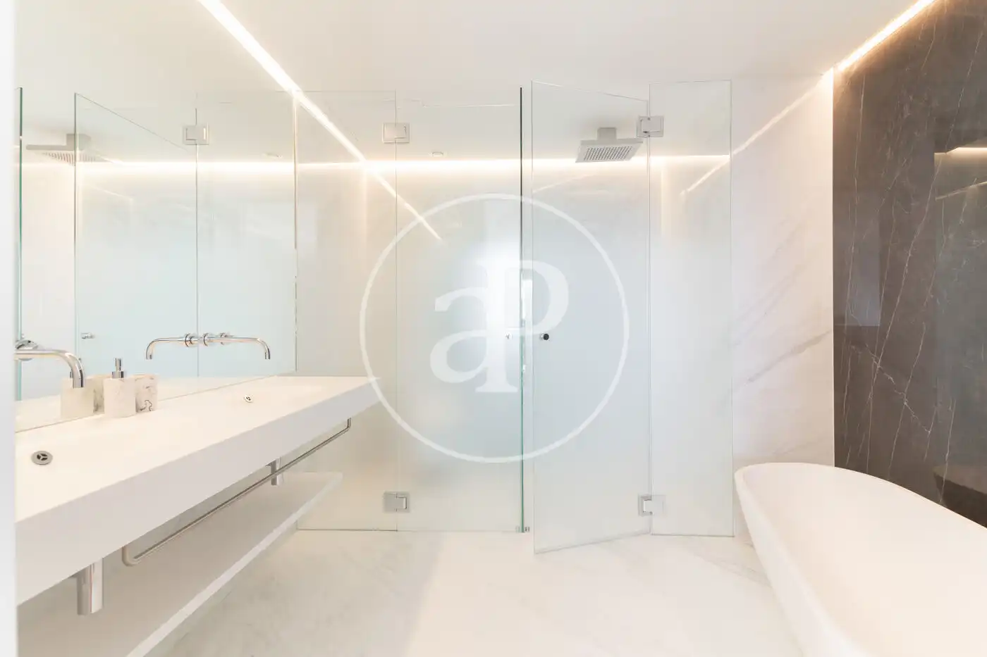 Baño de Piso de alquiler en Barcelona con Aire acondicionado, Calefacción y Terraza