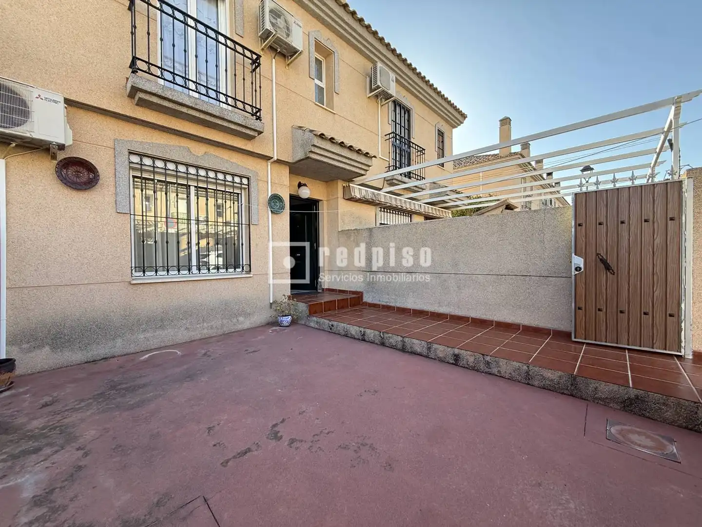 Vista exterior de Casa o xalet en venda en Cártama amb Aire condicionat, Terrassa i Alarma