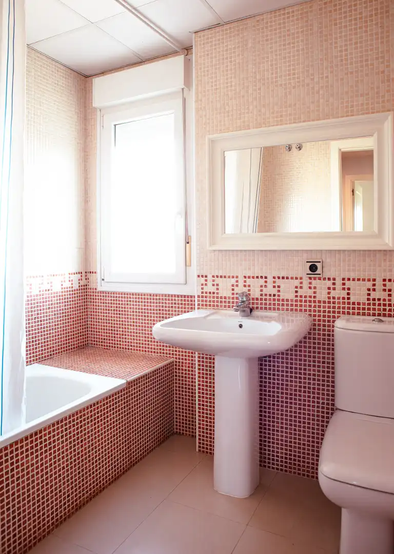 Bathroom of Houses for sale in Espartinas  with Air Conditioner, Private garden and Oven