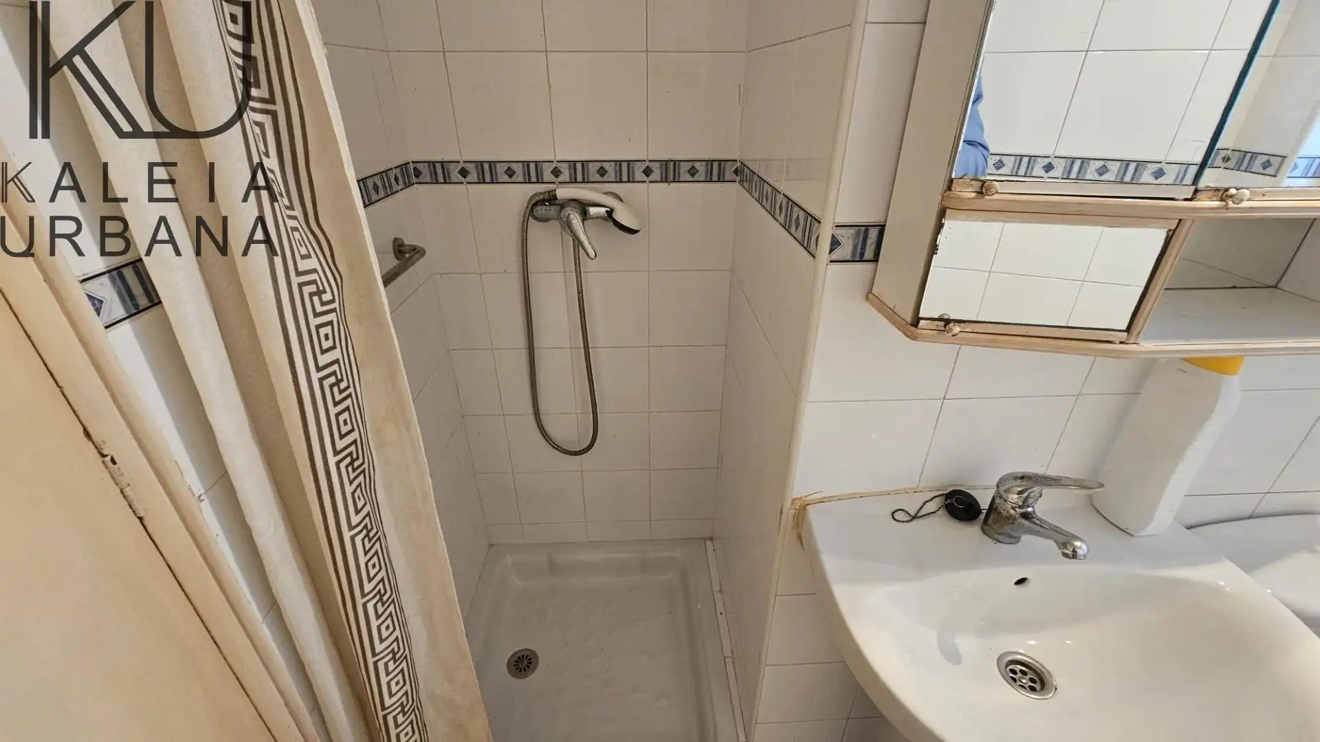 Baño de Piso en venta en Alicante / Alacant con Balcón