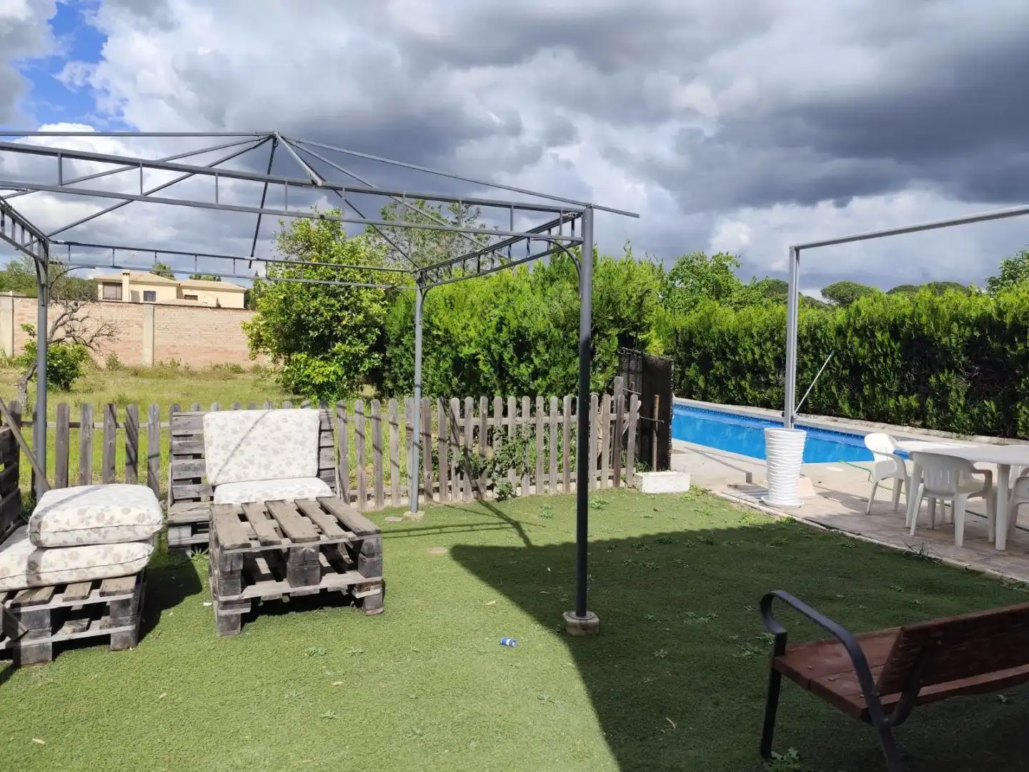 Piscina de Casa o xalet en venda en Hinojos amb Jardí privat, Terrassa i Traster