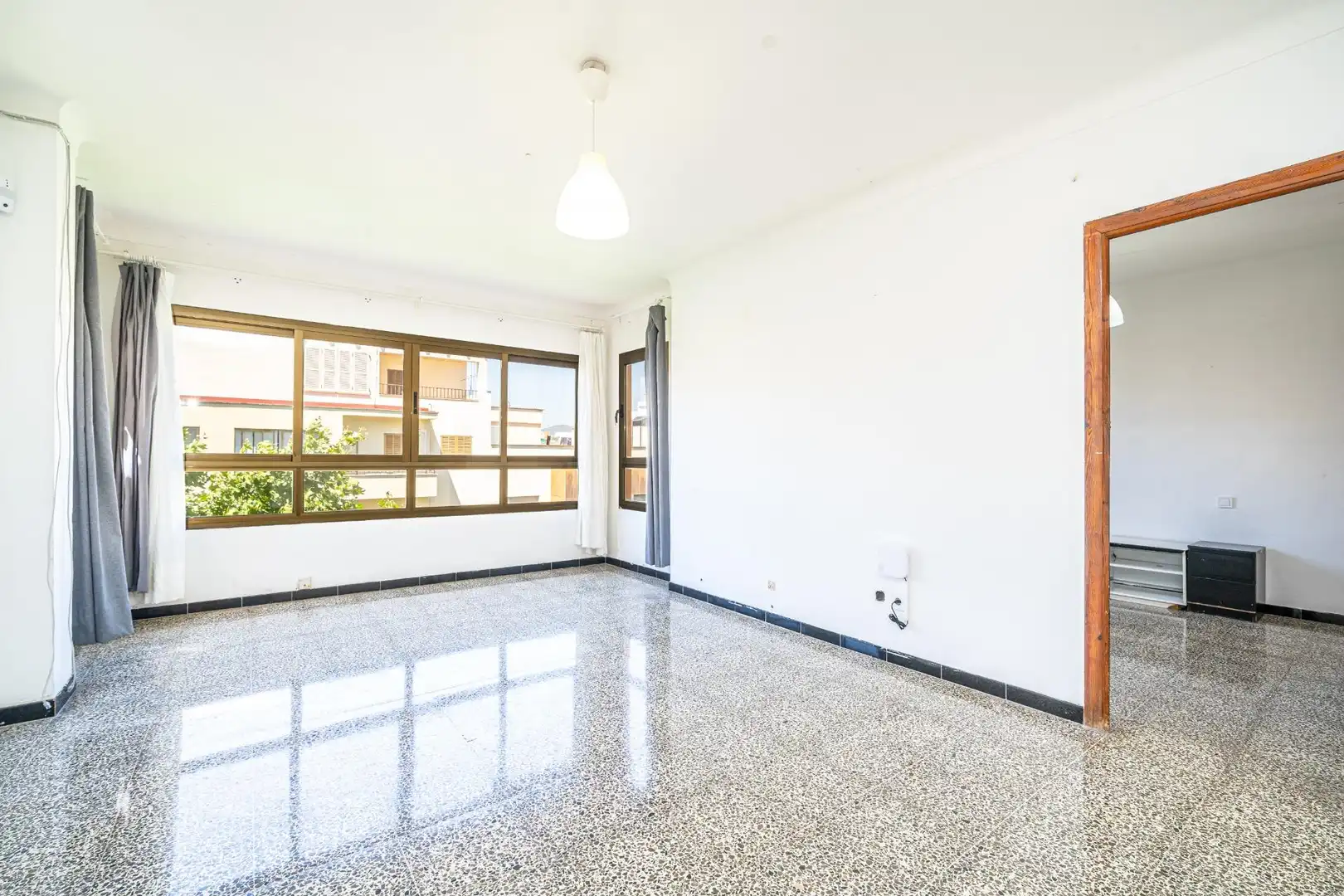 Piso con terraza en venta en Llevant, imagen 2