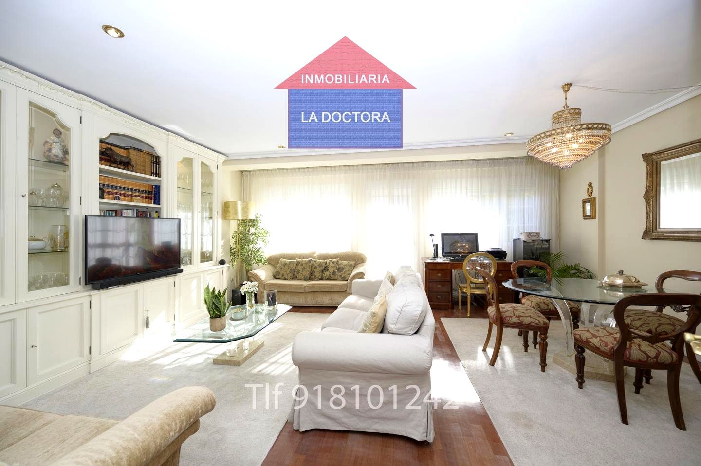 Sala d'estar de Casa adosada en venda en Pozuelo de Alarcón amb Calefacció, Jardí privat i Terrassa