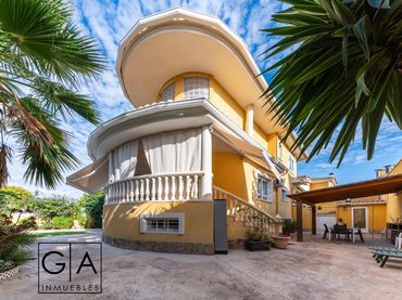 Casa amb jardí en venda a Petrer