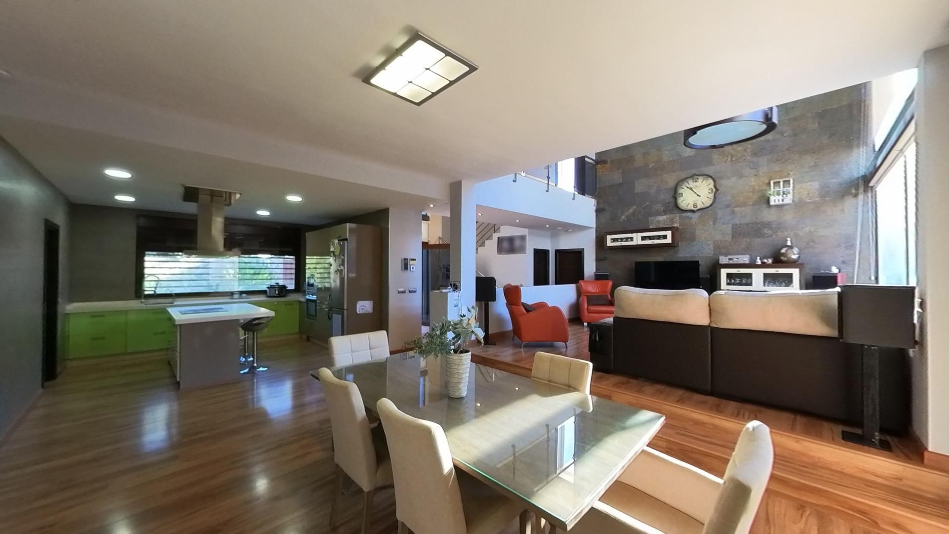 Sala d'estar de Casa o xalet en venda en  Córdoba Capital amb Jardí privat, Terrassa i Traster