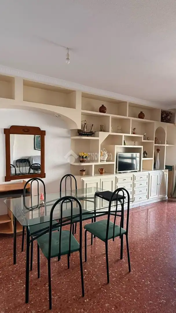 Wohnzimmer von Wohnung zur Miete in Almería mit Möbliert