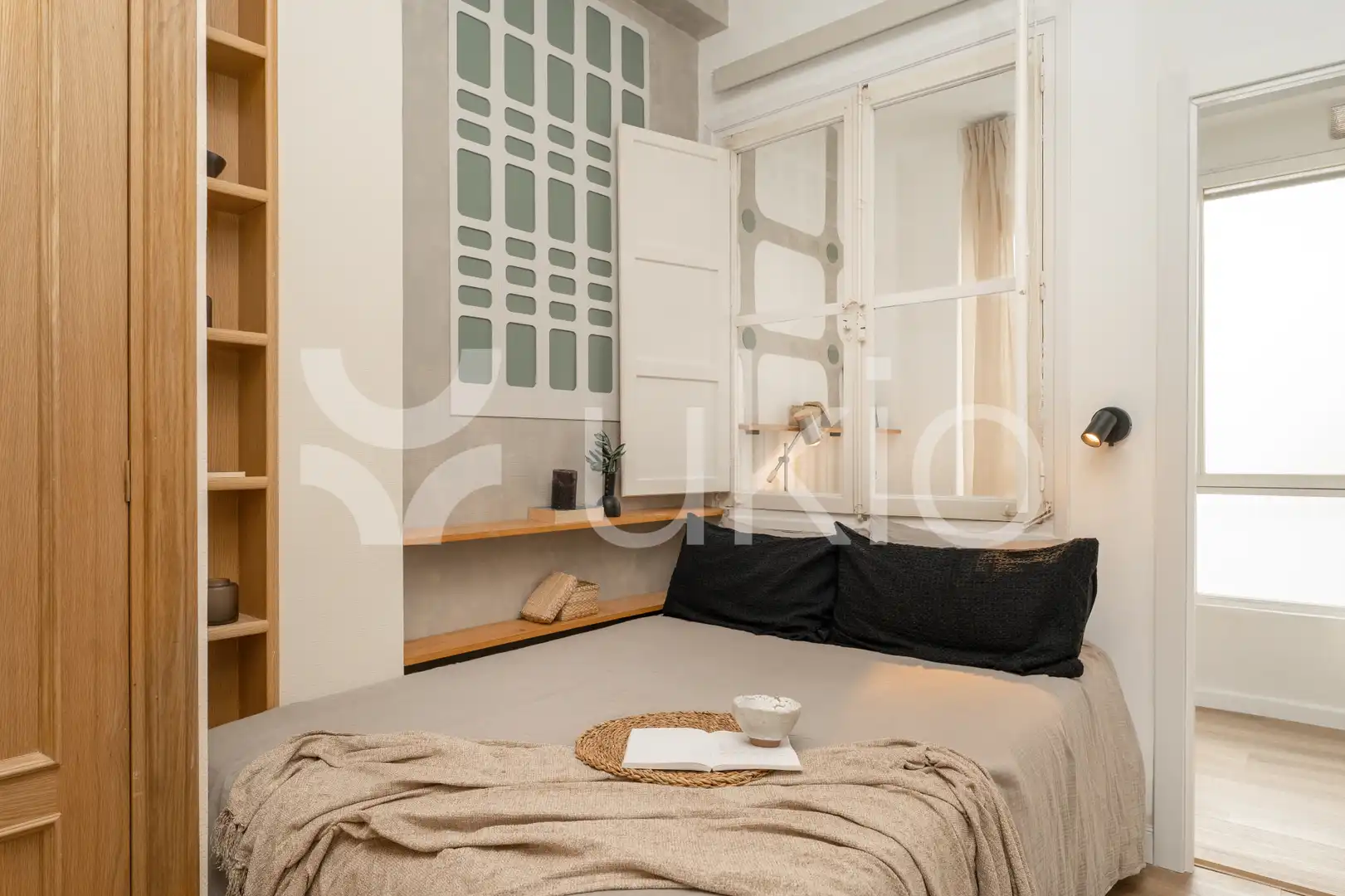 Dormitori de Apartament de lloguer en Madrid amb Aire condicionat, Calefacció i Moblat