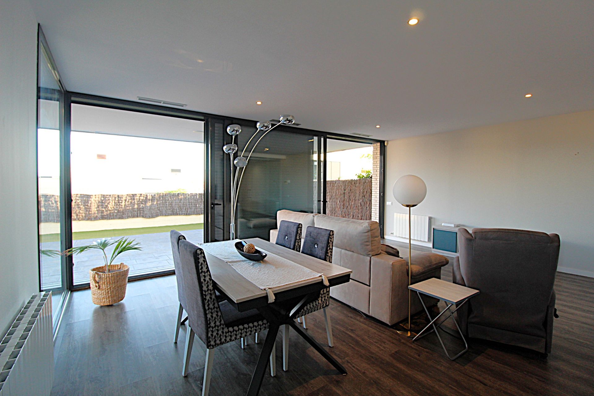 Living room of Houses for sale in Mataró  with Air Conditioner, Private garden and Parquet flooring