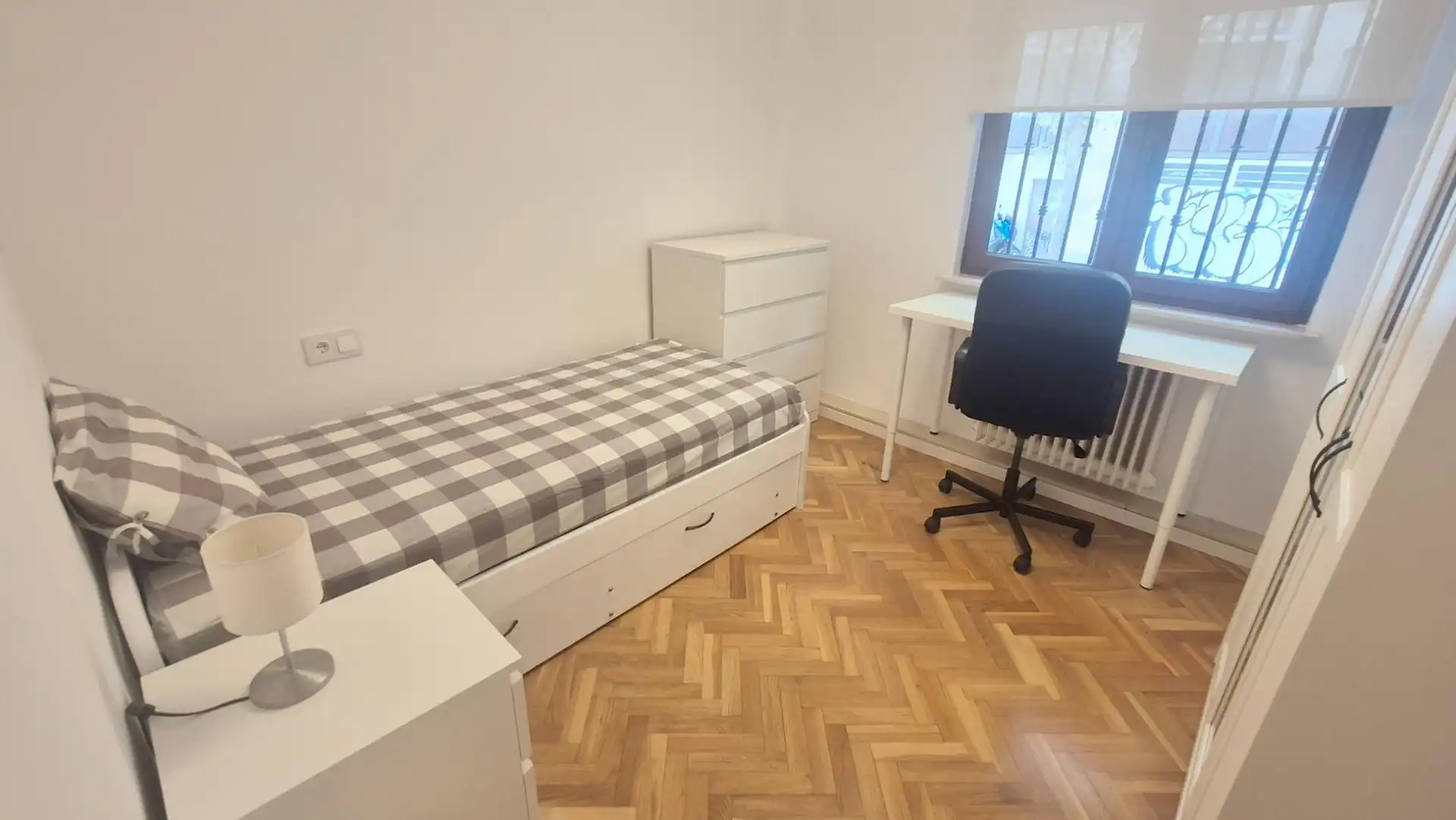 Habitación de Piso de alquiler en Salamanca con Calefacción, Parquet y Amueblado