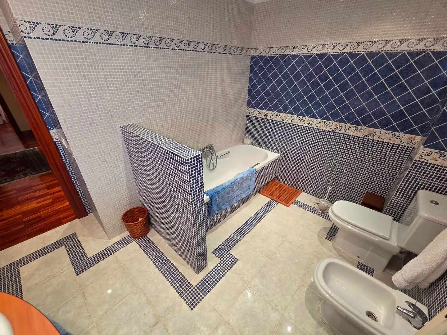 Bathroom of Houses for sale in Castrillo del Val  with Heating, Private garden and Parquet flooring