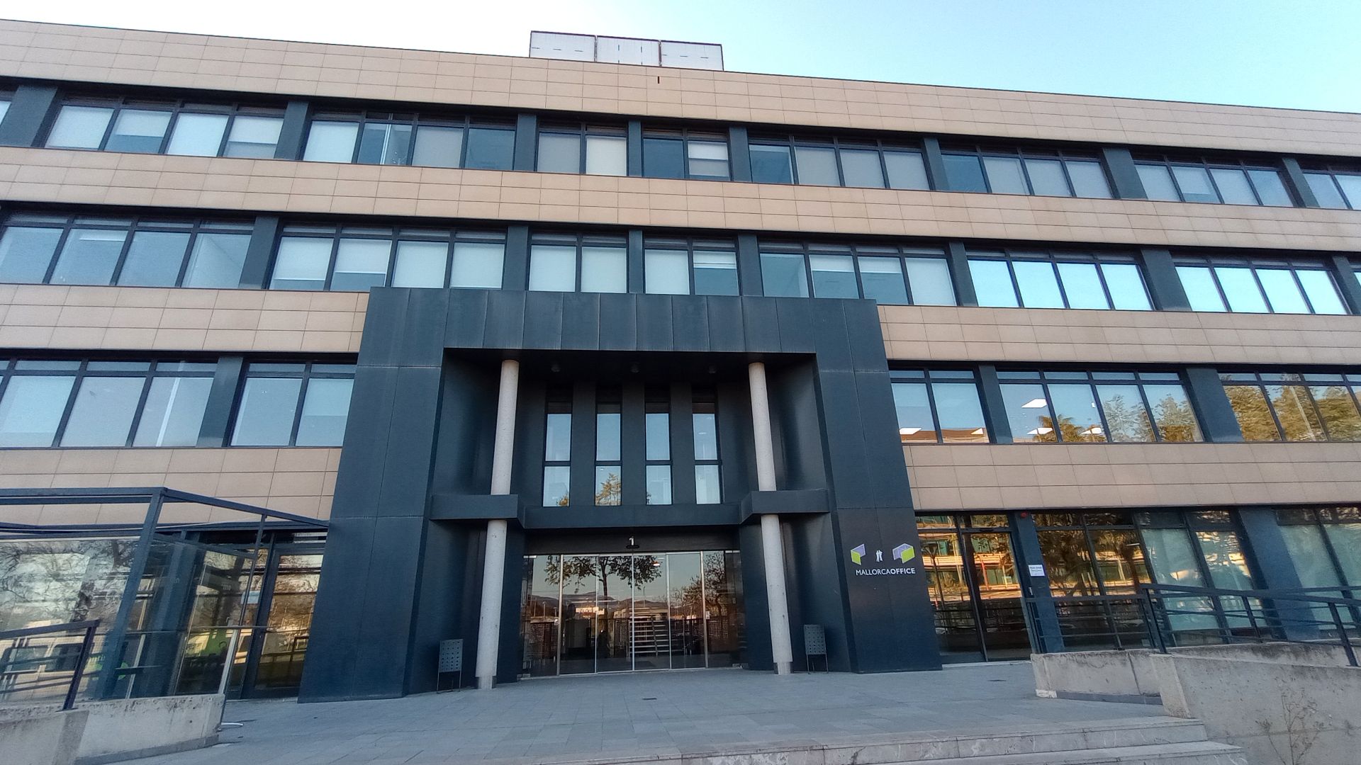 Exterior view of Office for sale in  Palma de Mallorca  with Air Conditioner and Furnished