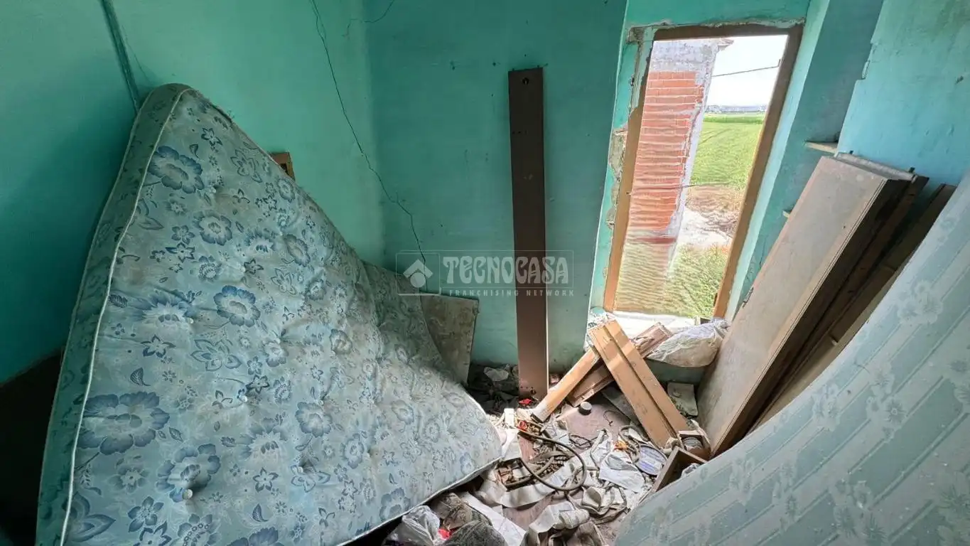 Bedroom of Country homes for sale in Zaragoza