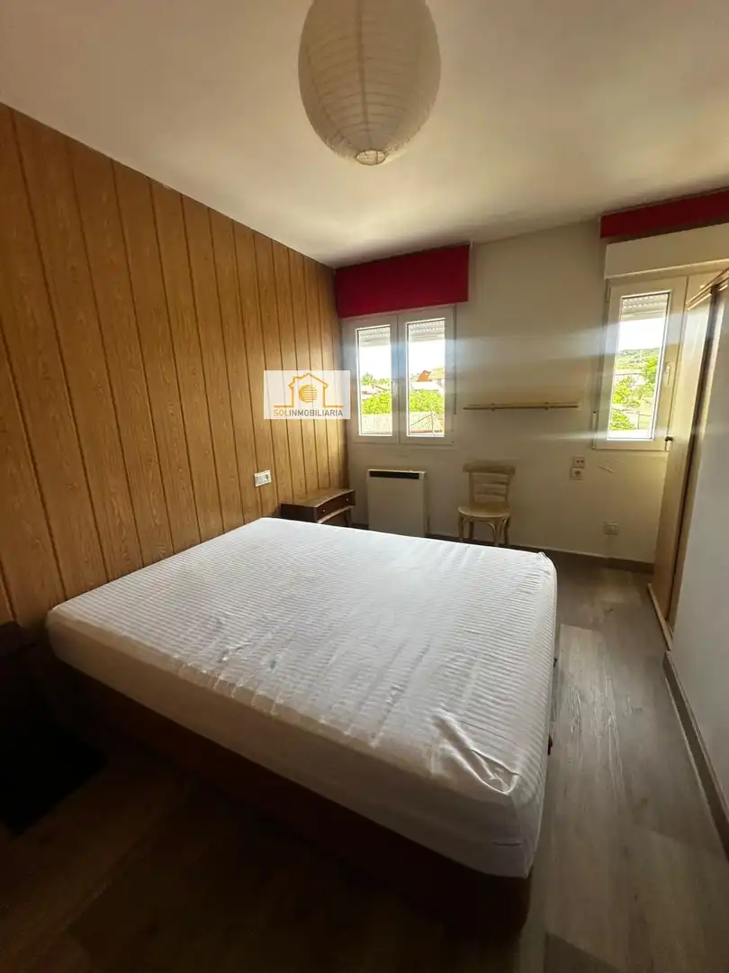 Habitación de Apartamento en venta en León Capital  con Calefacción, Parquet y Amueblado