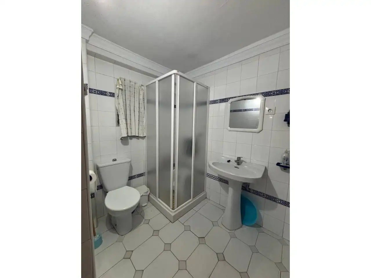 Bany de Casa o xalet en venda en San Bartolomé de la Torre amb Jardí privat